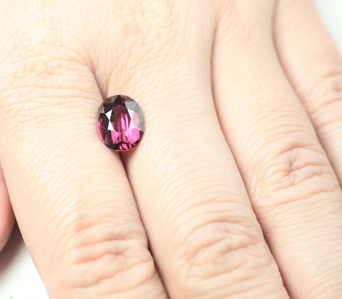 Чистейший умбалит гранат 3,4 карата