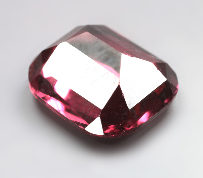 Чистейший умбалит гранат 3,49 карата