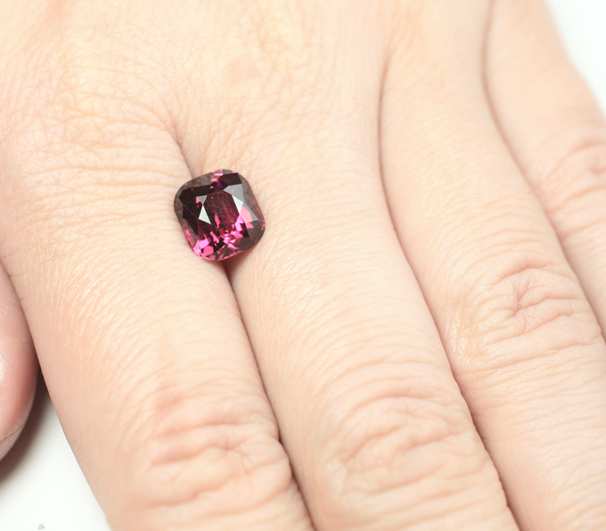 Чистейший умбалит гранат 3,62 карата