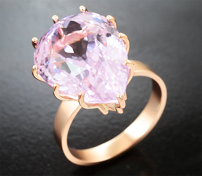 Золото Кольцо с чистейшим кунцитом 18,48 карата