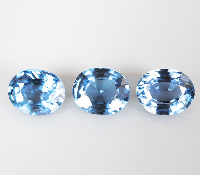 Брошь со шпинелями 4,04 карата