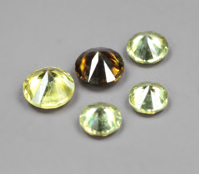 Набор из 5 уральских демантоидов 0,41 карата