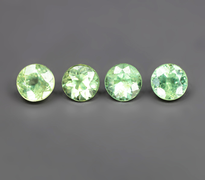 Редкий цвет! Набор из 4 мятно-зеленых уральских демантоидов 0,53 карата