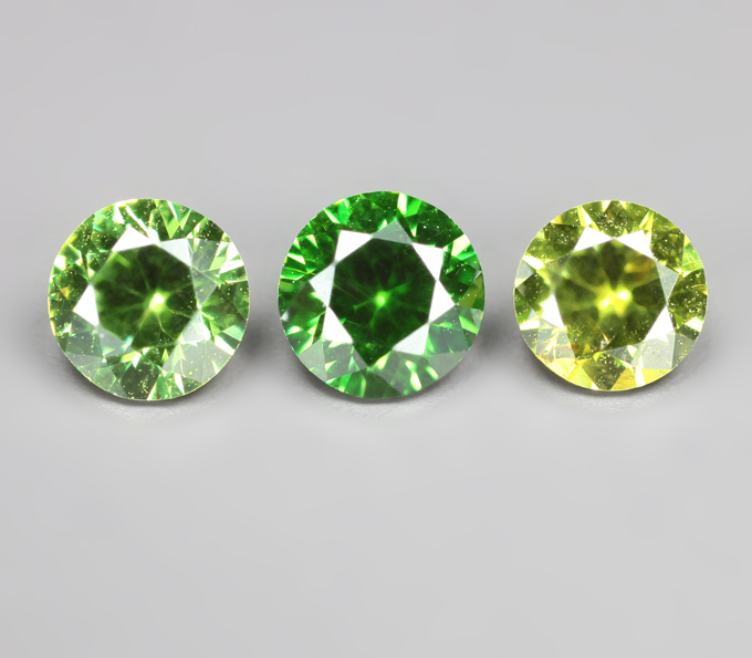 Высокая дисперсия! Набор из 3 уральских демантоидов 0,92 карата