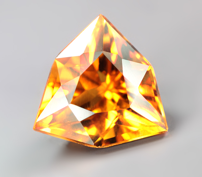 Чистейший цитрин авторской огранки 2,06 карата