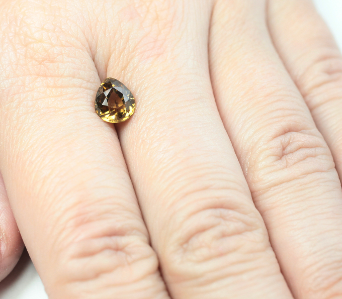 Желтый циркон высокой чистоты 2,54 карата