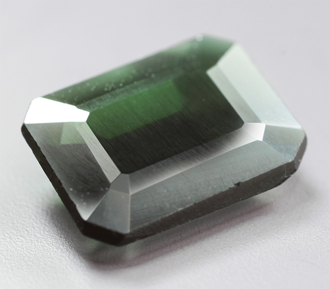 Чистейший изумрудно-зеленый турмалин 1,92 карата
