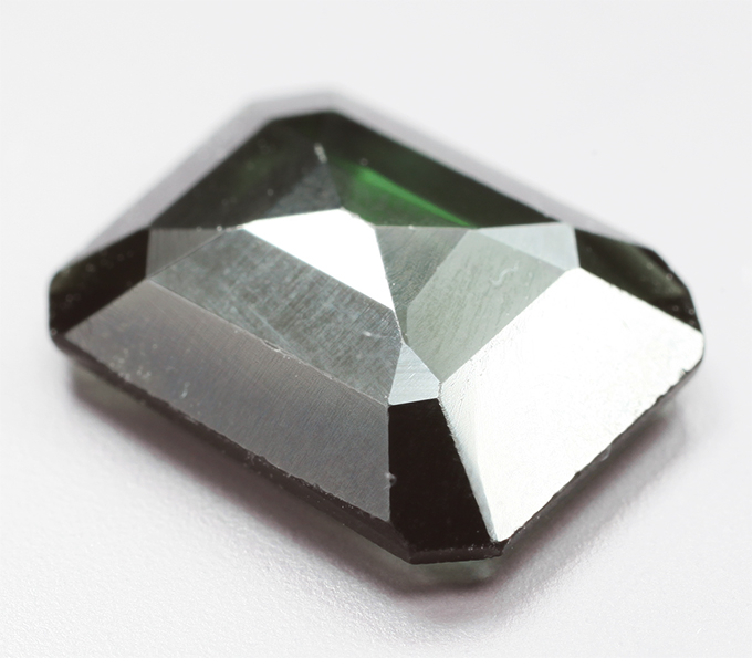 Чистейший изумрудно-зеленый турмалин 1,92 карата