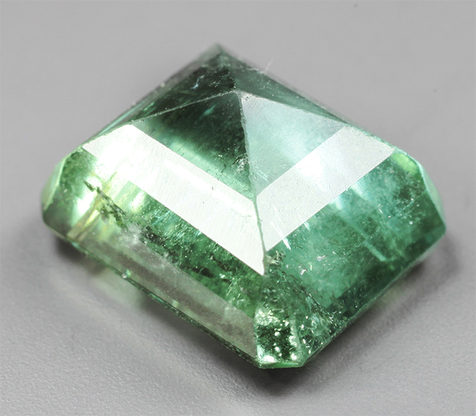 Голубовато-зеленый "неоновый" турмалин 4,48 карата