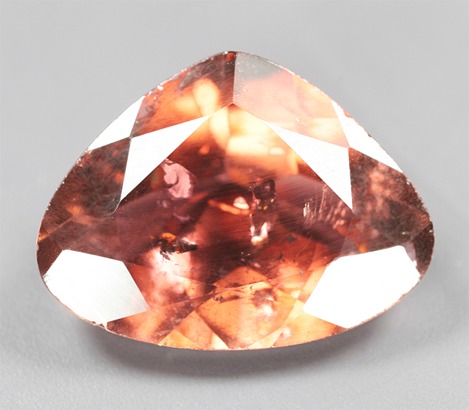 Оранжевато-красный турмалин 4,54 карата
