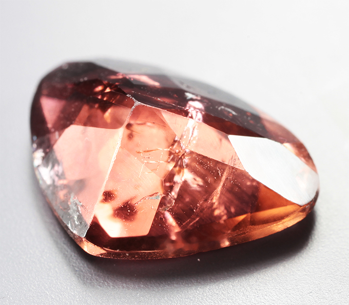 Оранжевато-красный турмалин 4,54 карата