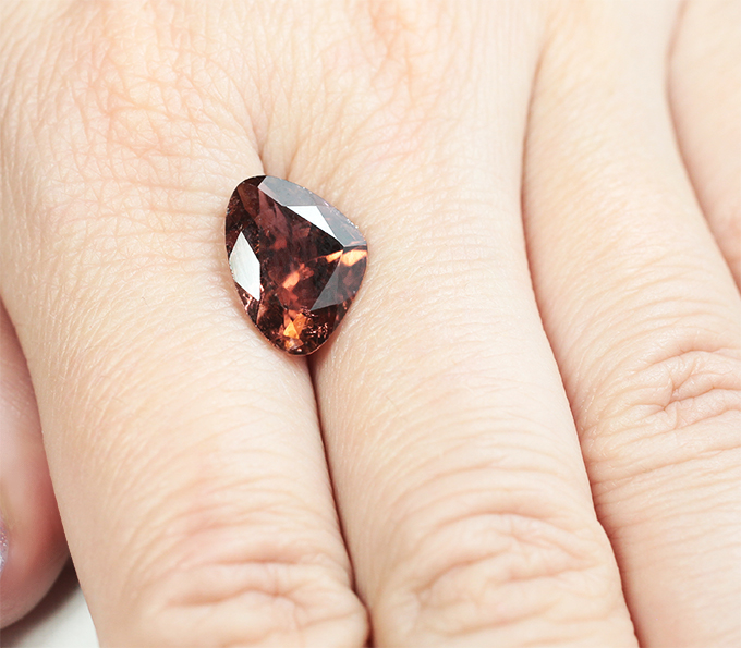 Оранжевато-красный турмалин 4,54 карата