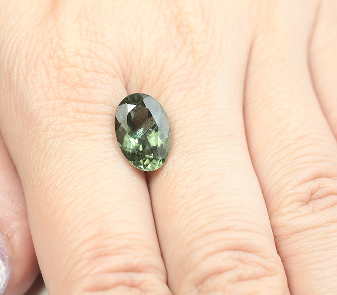 Желтовато-зеленый турмалин 4,99 карата