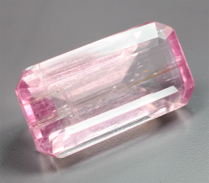 Крупный розовый турмалин 6,07 карата