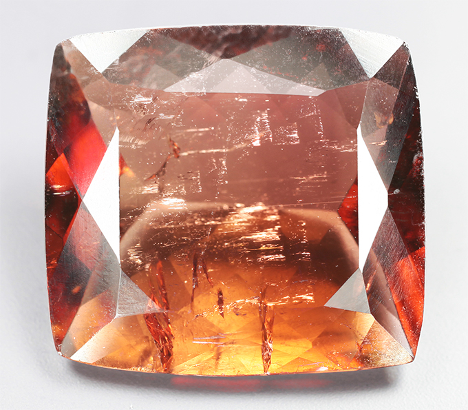 Крупный полихромный турмалин 11,57 карата