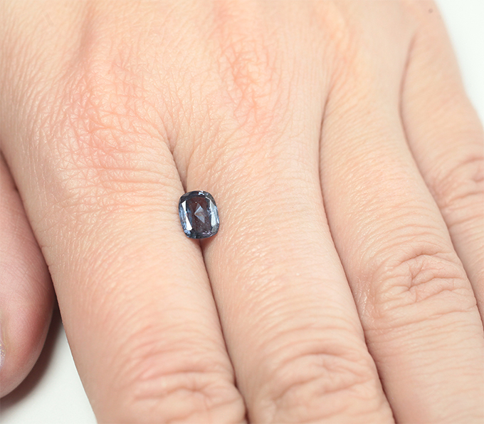 Редкость! Синий гранат со сменой цвета 0,89 карата