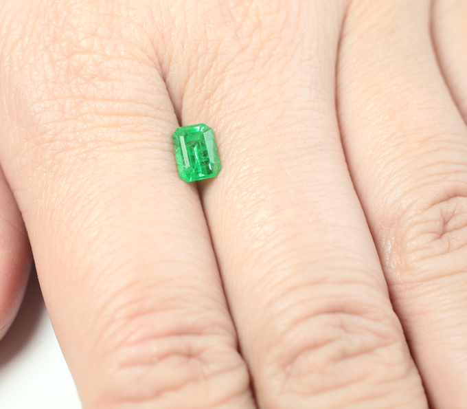 Ярко-неоновый цаворит 1,17 карата