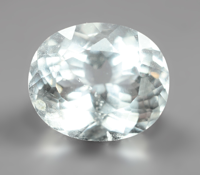 Редкий поллуцит 5,4 карата