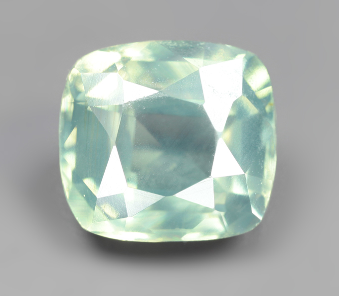 Редкий цвет! Неоново-зеленый циркон высокой чистоты 2,31 карата