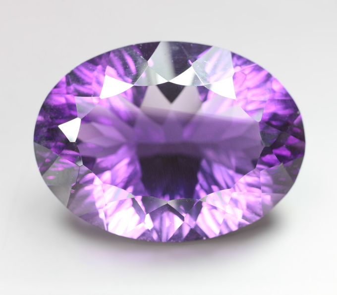 Чистейший крупный уругвайский аметист лазерной огранки 25,25 карата