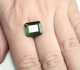 Крупный изумрудно-зеленый турмалин 7,76 карата