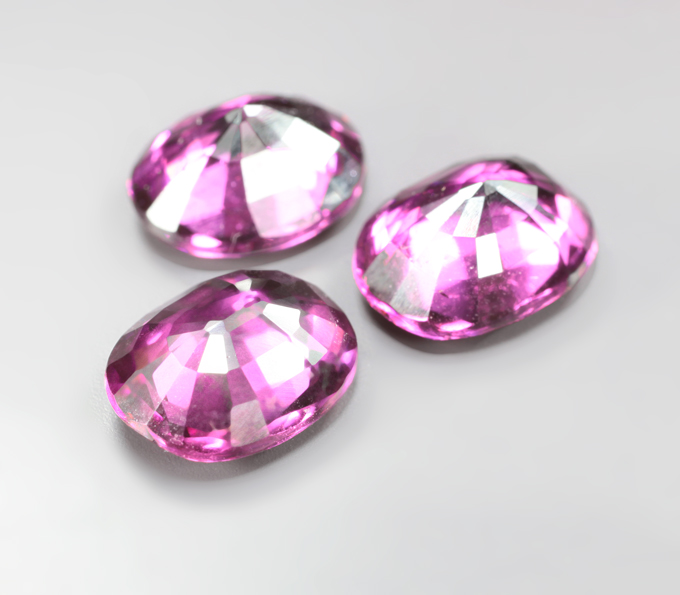 Набор из 3 умбалитов гранатов топовых цветовых характеристик 7,09 карата