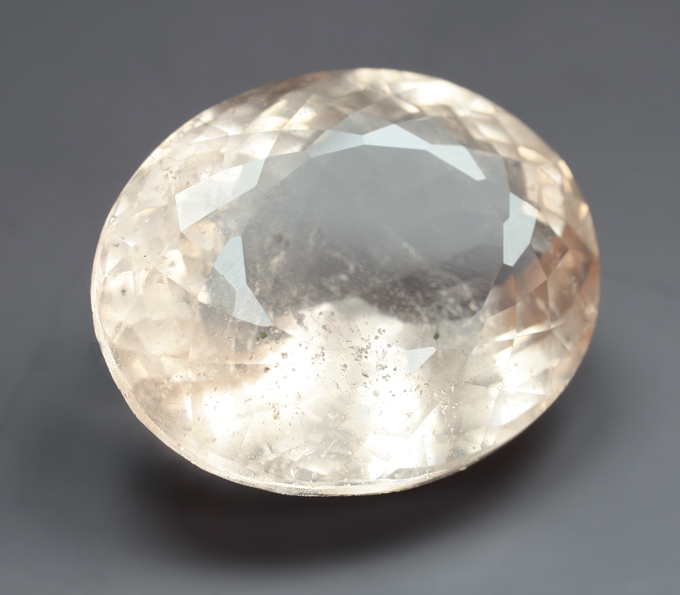 Крупный! Персиковый морганит 22,84 карата