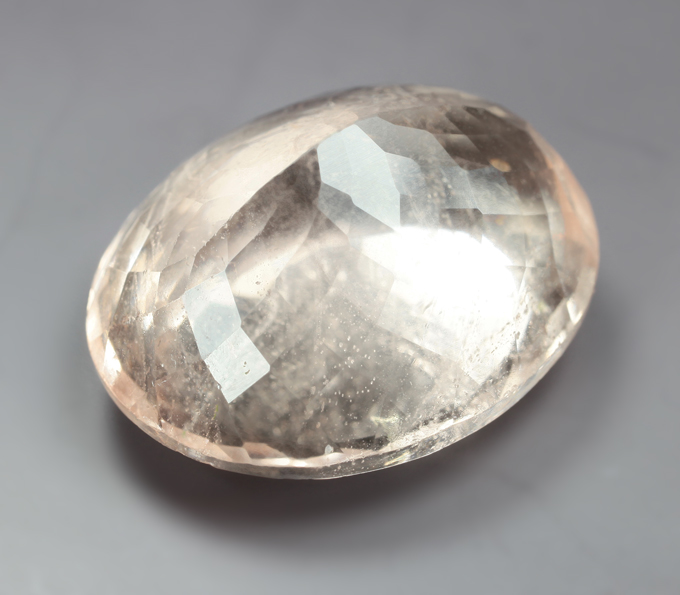 Крупный! Персиковый морганит 22,84 карата