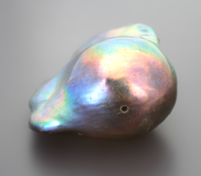 Крупная черная морская жемчужина барокко 72,28 карата! Титановый люстр