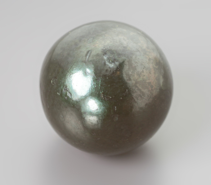 Крупная черная морская жемчужина 19,36 карата! Титановый люстр