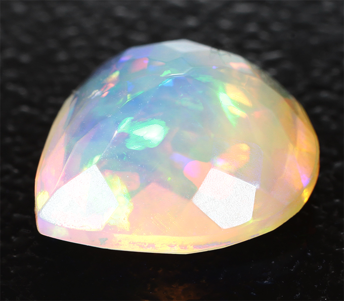 Ограненный эфиопский опал 1,27 карата