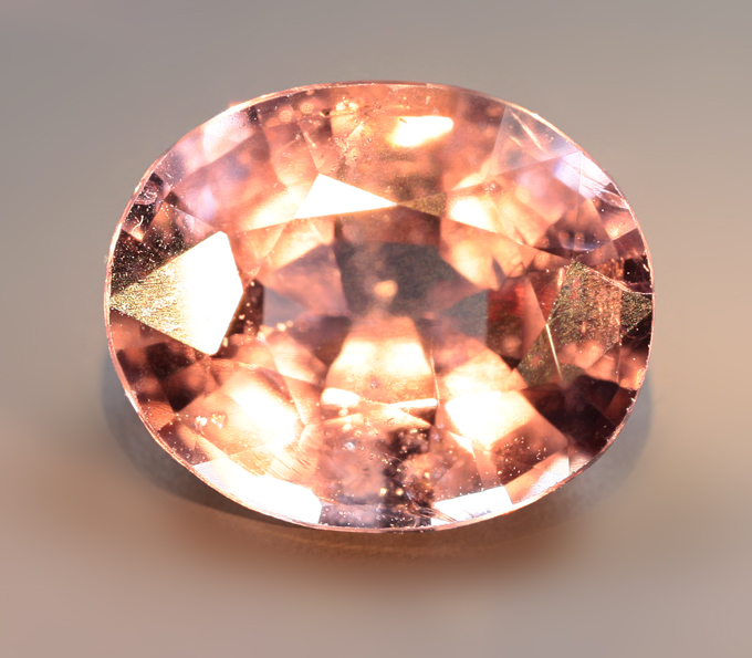 Шпинель со сменой цвета 1,53 карата