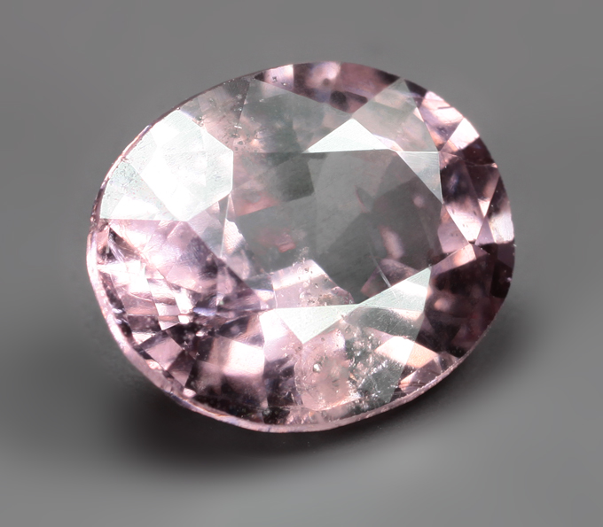 Шпинель со сменой цвета 1,53 карата