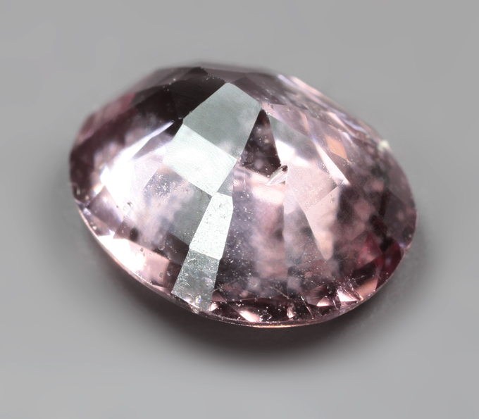 Шпинель со сменой цвета 1,53 карата