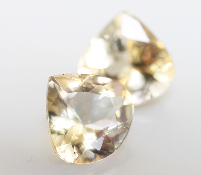 Редкая пара желтых цоизитов 1,48 карата