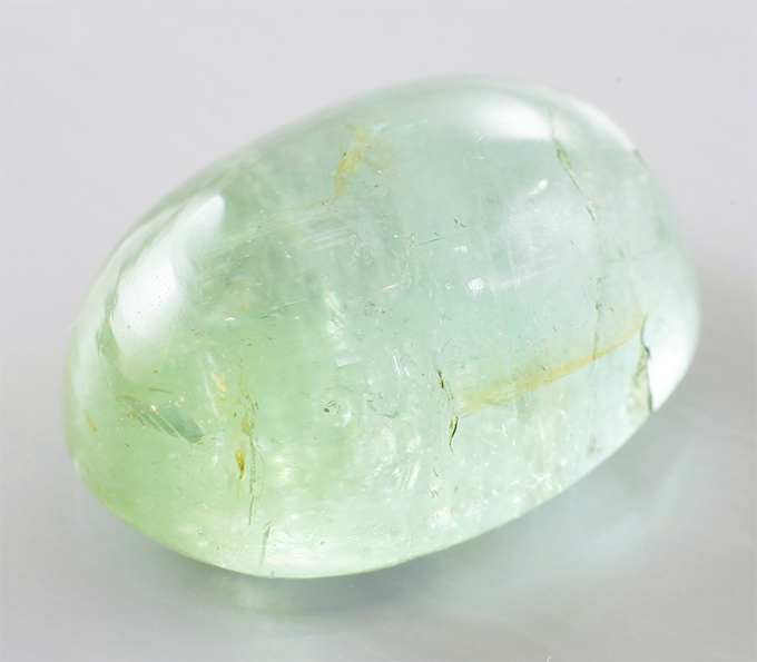 Крупный яблочно-зеленый турмалин 8,45 карата