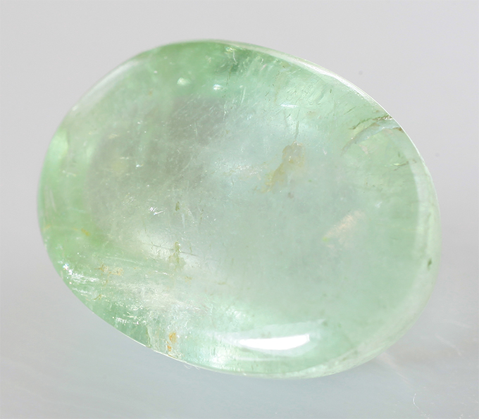 Крупный яблочно-зеленый турмалин 8,45 карата