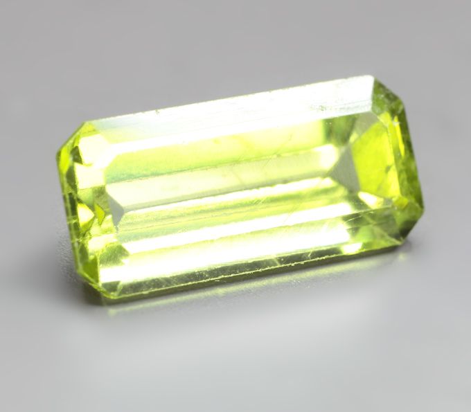 Перидот 2,76 карата