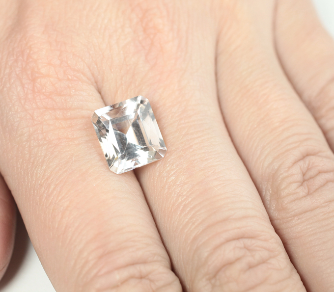 Чистейший морганит 6,66 карата