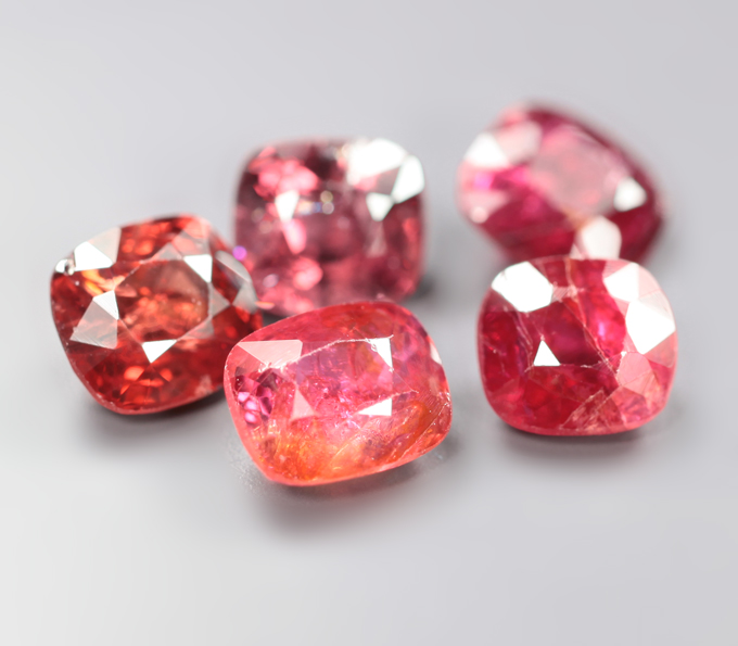 Набор из 5 красных и оранжевых шпинелей 4,03 карата