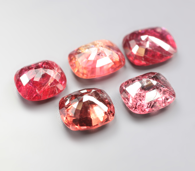 Набор из 5 красных и оранжевых шпинелей 4,03 карата