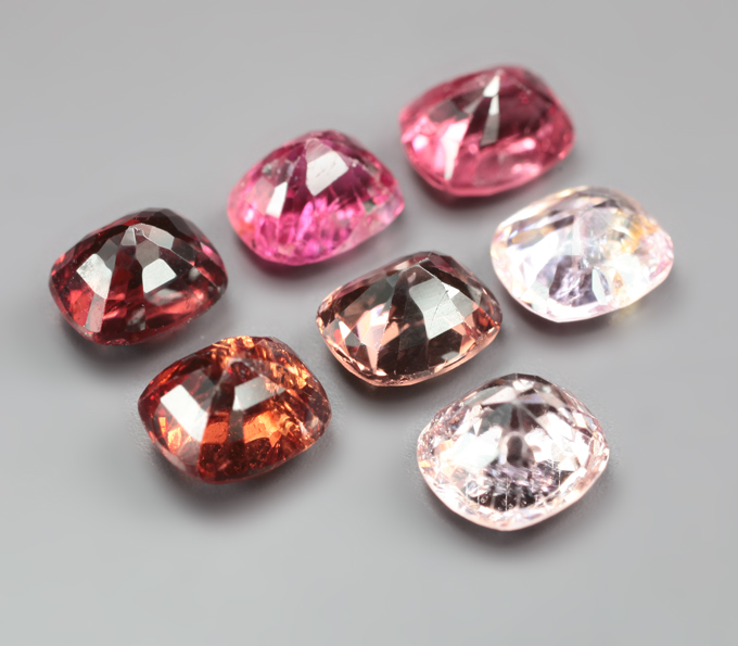 Набор из 7 разноцветных шпинелей 5,07 карата
