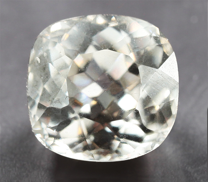 Пастельно-желтый циркон 3,02 карата