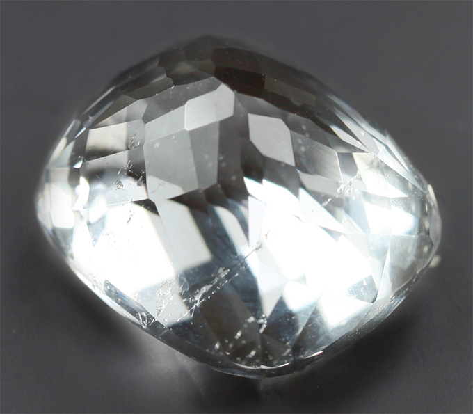 Крупный гошенит 8,41 карата