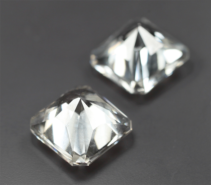 Пара чистейших бесцветных цирконов 4,98 карата