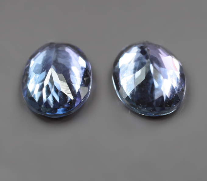Пара чистейших танзанитов 2,03 карата
