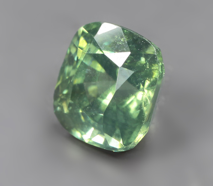 Редкий зеленый циркон 3,48 карата