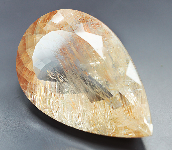 Редкий! Крупный топаз с рутилом 45,73 карата