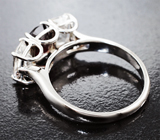 Кольцо с рубиновой шпинелью 1,79 карата и бесцветными цирконами Золото