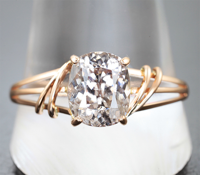 Кольцо с розовато-оранжевым цирконом 3,62 карата